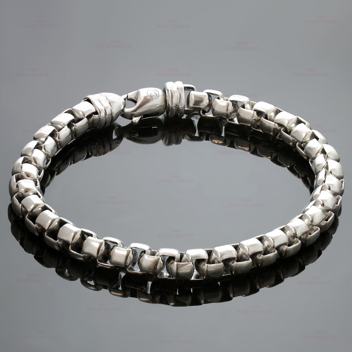 This classic David Yurman unisex bracelet features a box chain link design made in sterling silver and completed with a lobster clasp. Measurements: 0.27