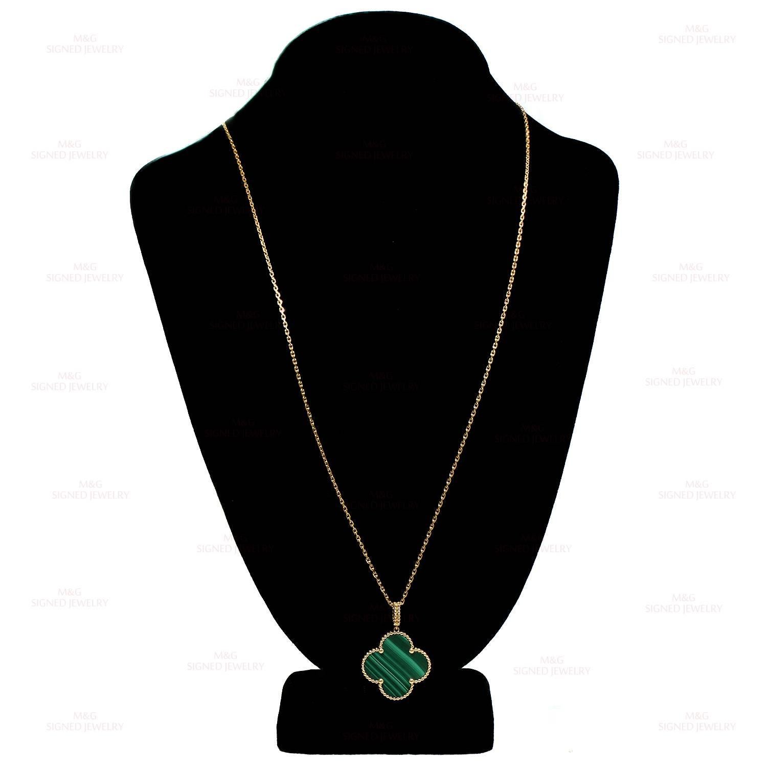 Van Cleef & Arpels Alhambra Malachite Gold Pendant Necklace In Excellent Condition In New York, NY