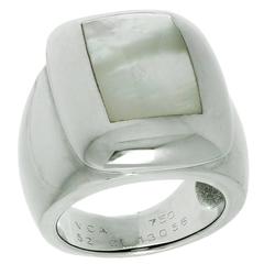 Van Cleef & Arpels Babylon Mother-of-Pearl Gold Ring 4