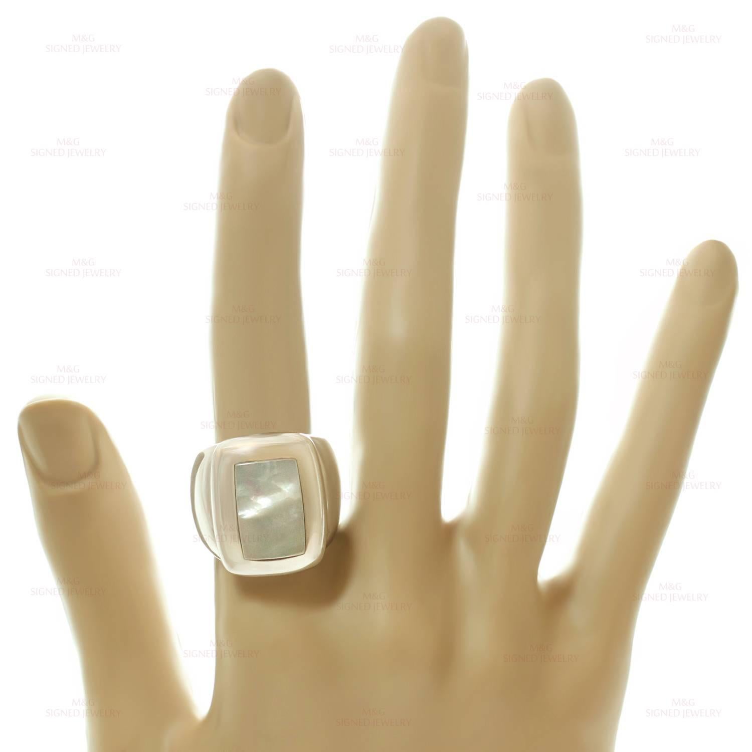 Van Cleef & Arpels Babylon Mother-of-Pearl Gold Ring In Excellent Condition In New York, NY