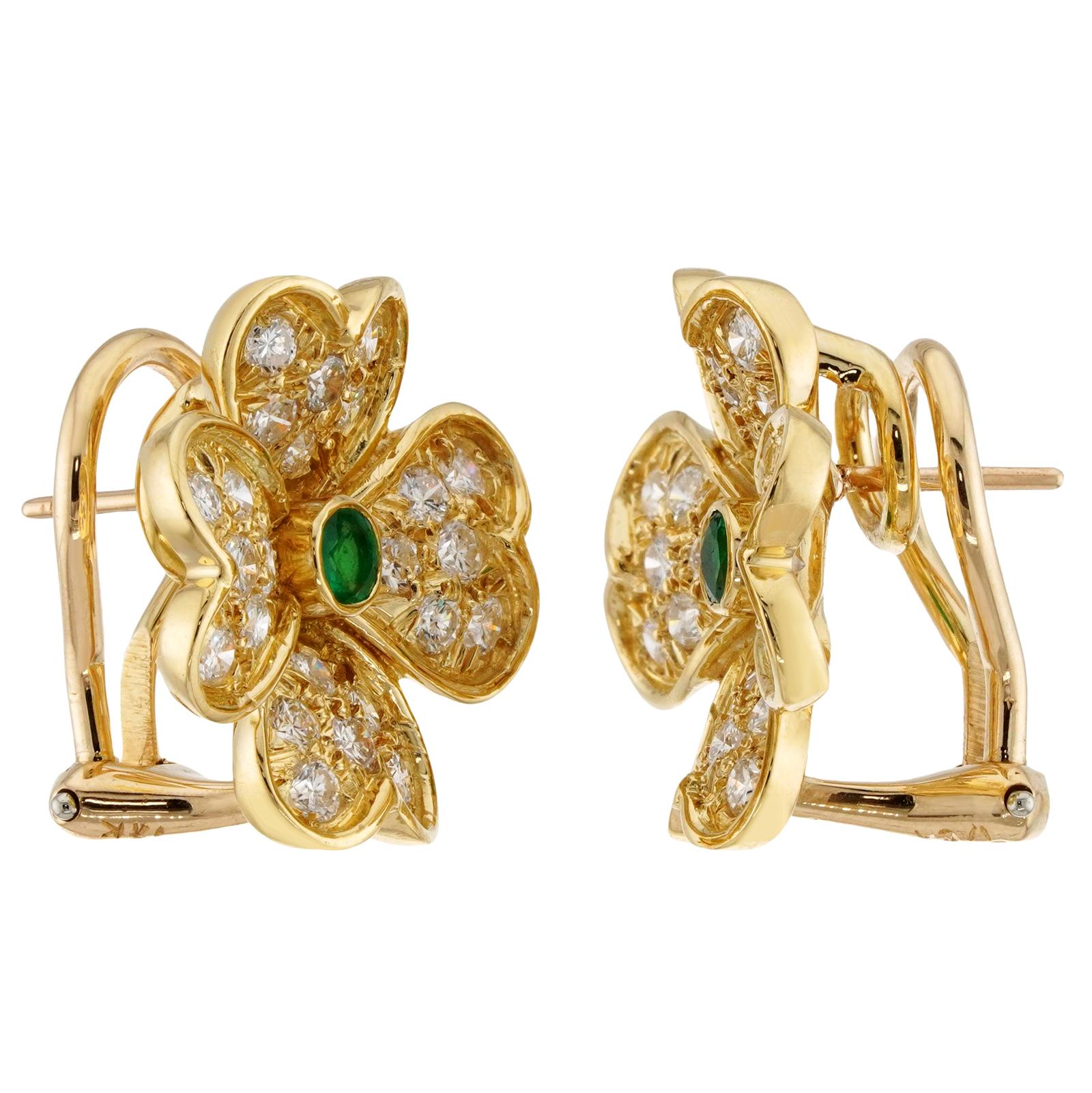 Van Cleef & Arpels Frivole Diamant-Smaragd-Ohrringe aus 18 Karat Gelbgold mit Smaragd Damen im Angebot