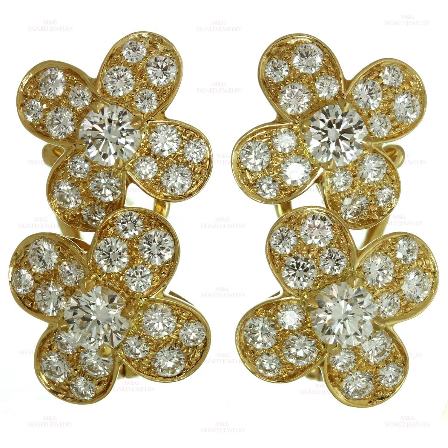 Van Cleef & Arpels Trefle Diamond Gold Flower Earrings In Excellent Condition In New York, NY