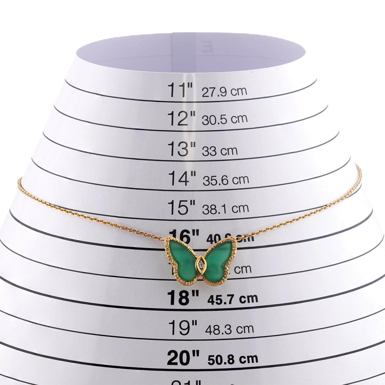 Donna Van Cleef & Arpels Collana in oro giallo con diamante e crisoprasio verde e farfalla in vendita