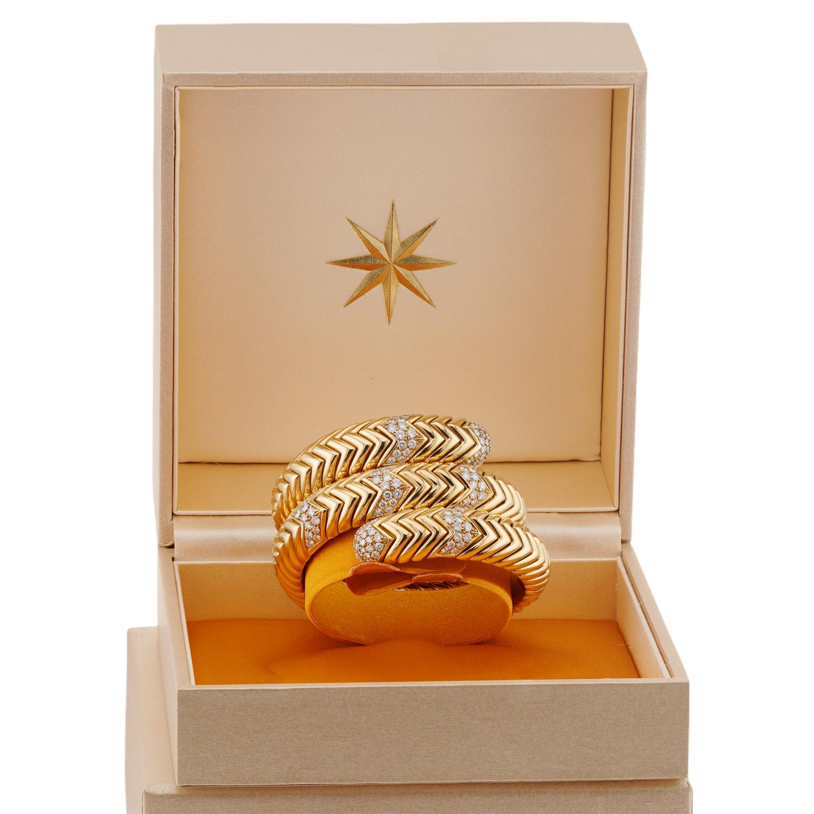 Taille ronde BULGARI Bracelet 3 rangs en or jaune avec diamants Spiga en vente