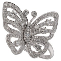 Bague « Flying Butterfly Between the Finger » en or blanc sertie d’un diamant, de VAN CLEEF & ARPELS