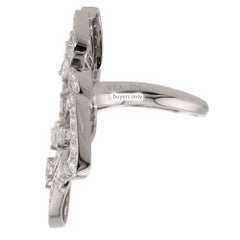 Bague « Flying Butterfly Between the Finger » en or blanc sertie d’un diamant, de VAN CLEEF & ARPELS