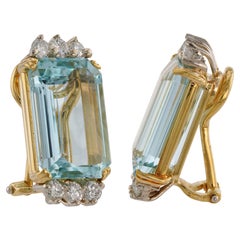 H. STERN Ohrringe aus Gelbgold mit blauem Aquamarin und Diamanten