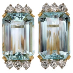 H. STERN Ohrringe aus Gelbgold mit blauem Aquamarin und Diamanten
