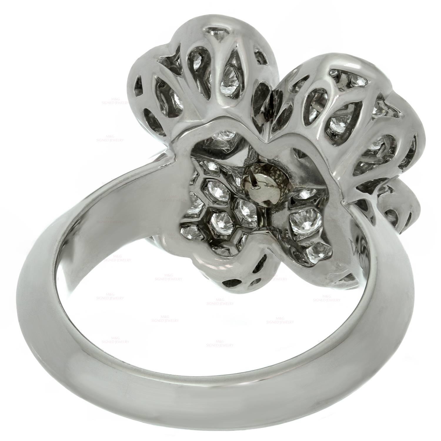 Van Cleef & Arpels Cosmos Diamond Gold Medium Flower Ring 3
