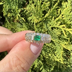 Vintage 18k Yellow Gold GIA Vivid Green Emerald Baguette Diamond Band Ring