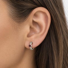 Boucles d'oreilles vintage faites main en argent, de forme carrée, avec un grenat « Sugarloaf » et un design « Huggie Cuff »