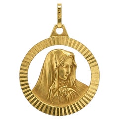 Vintage 18k Gold Detailed Fluted Open Work Virgin Mother Mary Medallion Pendant
