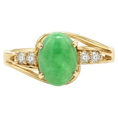 Vintage 18k Yellow Gold Oval Jade and Diamond Dainty Ring
