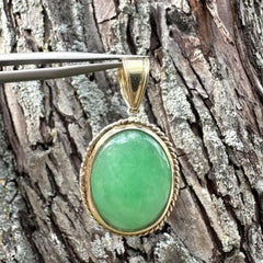 Vintage Yellow Gold Oval Bezek Rich Green Jade Twisted Wire Frame Pendant