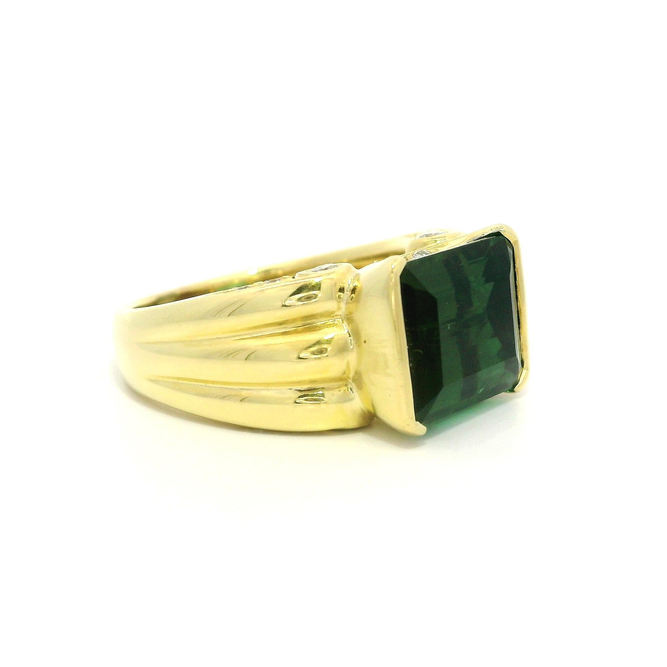 Bague en or jaune 18k GIA 6.43ctw Half Bezel Bluish Green Tourmaline Diamond Ring Excellent état - En vente à Montclair, NJ