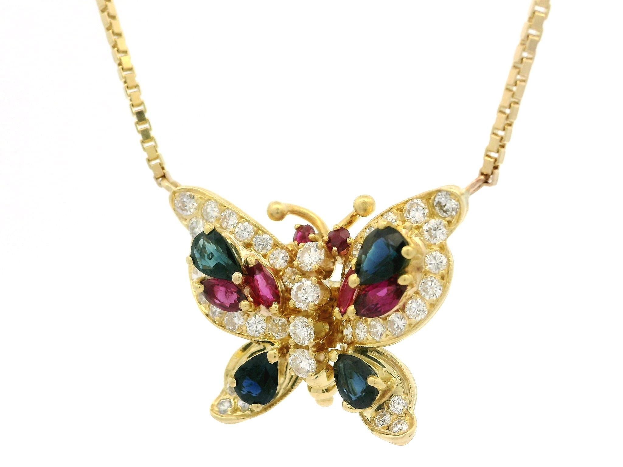 Collana con ciondolo a farfalla in oro giallo vintage con zaffiro e diamante dettagliato in vendita 1