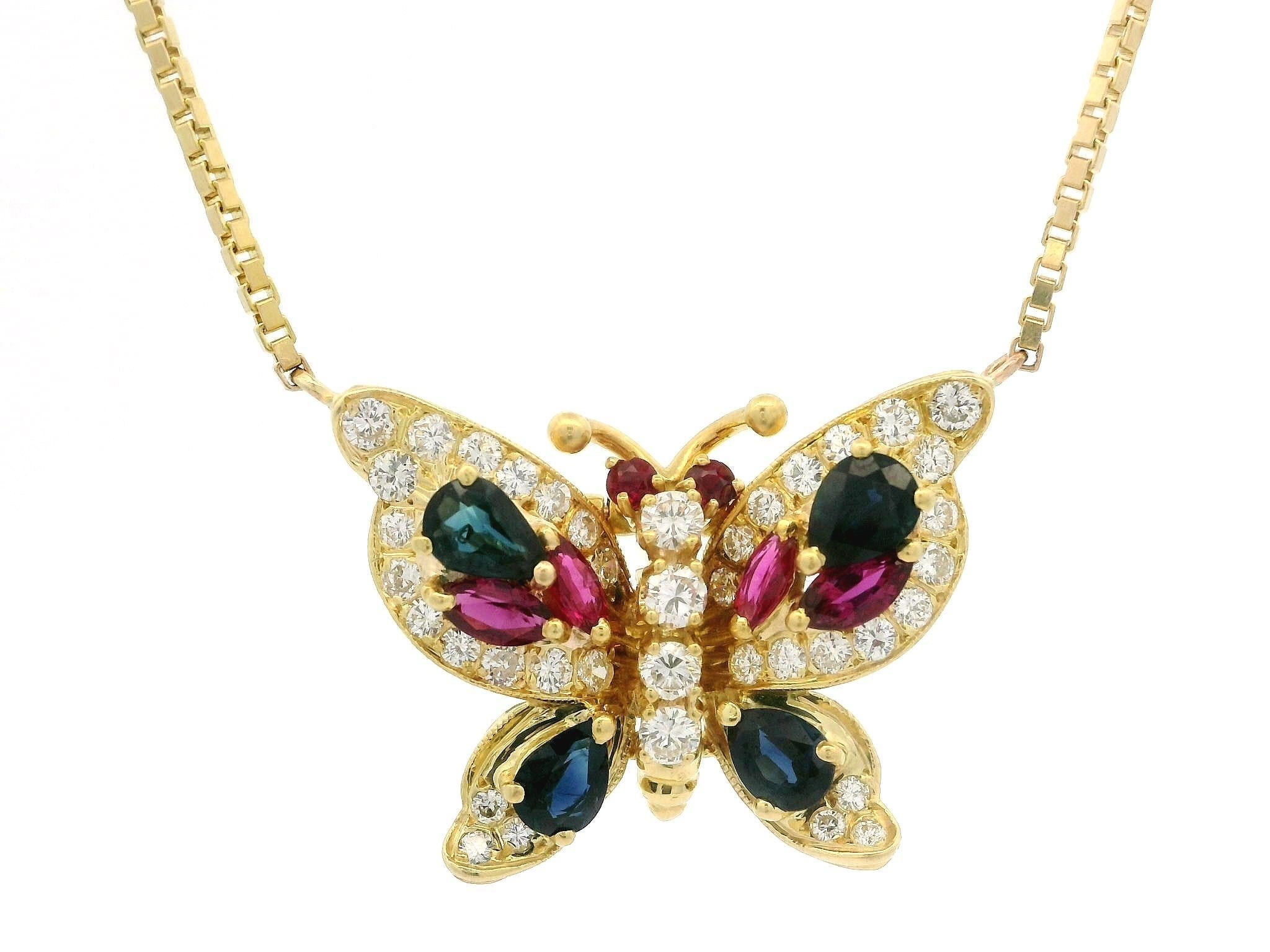 Collana con ciondolo a farfalla in oro giallo vintage con zaffiro e diamante dettagliato In condizioni ottime in vendita a Montclair, NJ