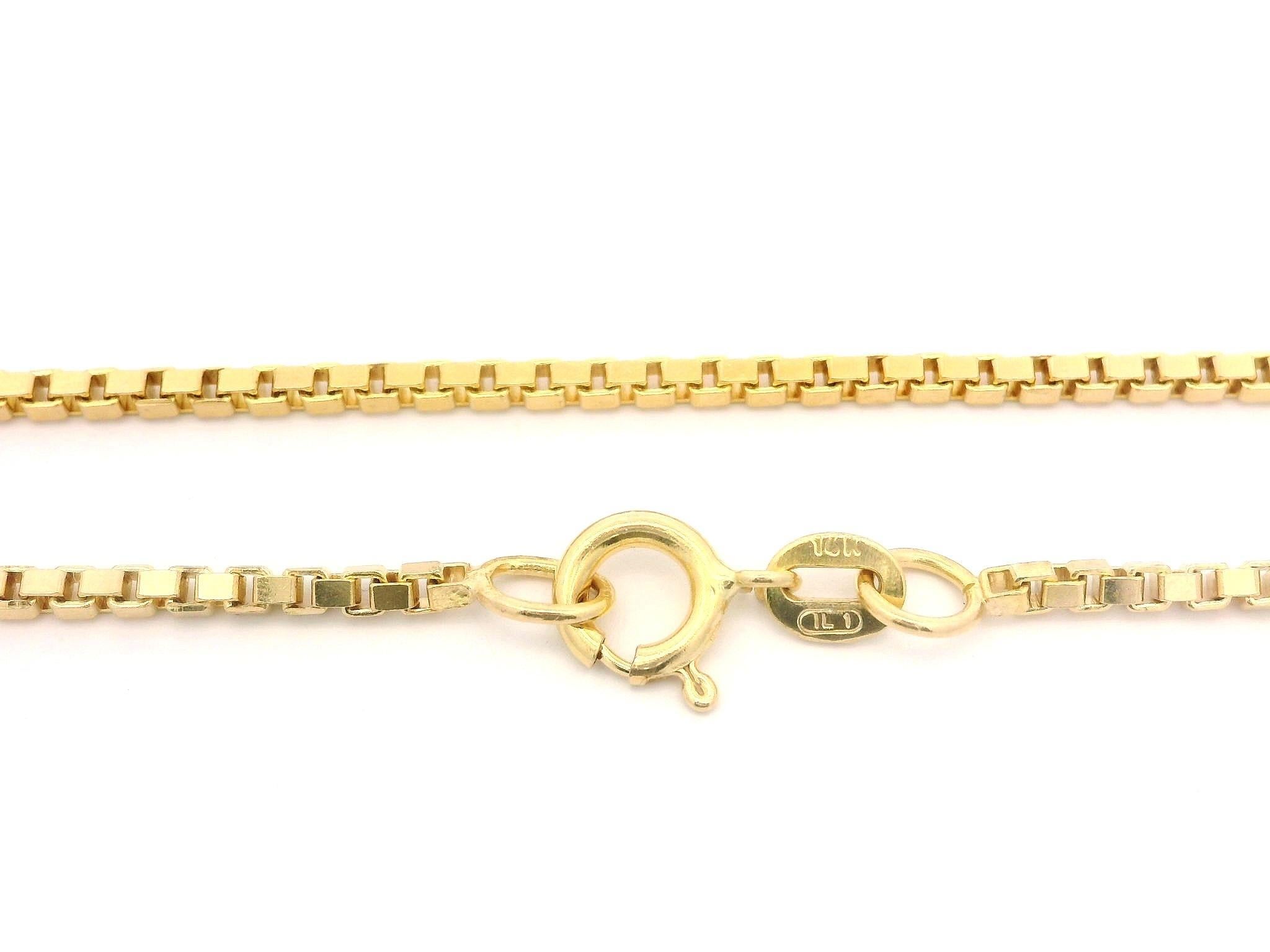 Collana con ciondolo a farfalla in oro giallo vintage con zaffiro e diamante dettagliato in vendita 3
