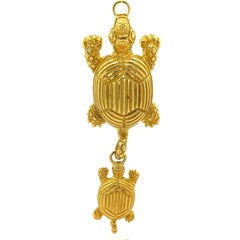David Webb 18k Yellow Gold Detailed Textured Mother & Baby Turtle Brooch Pendant