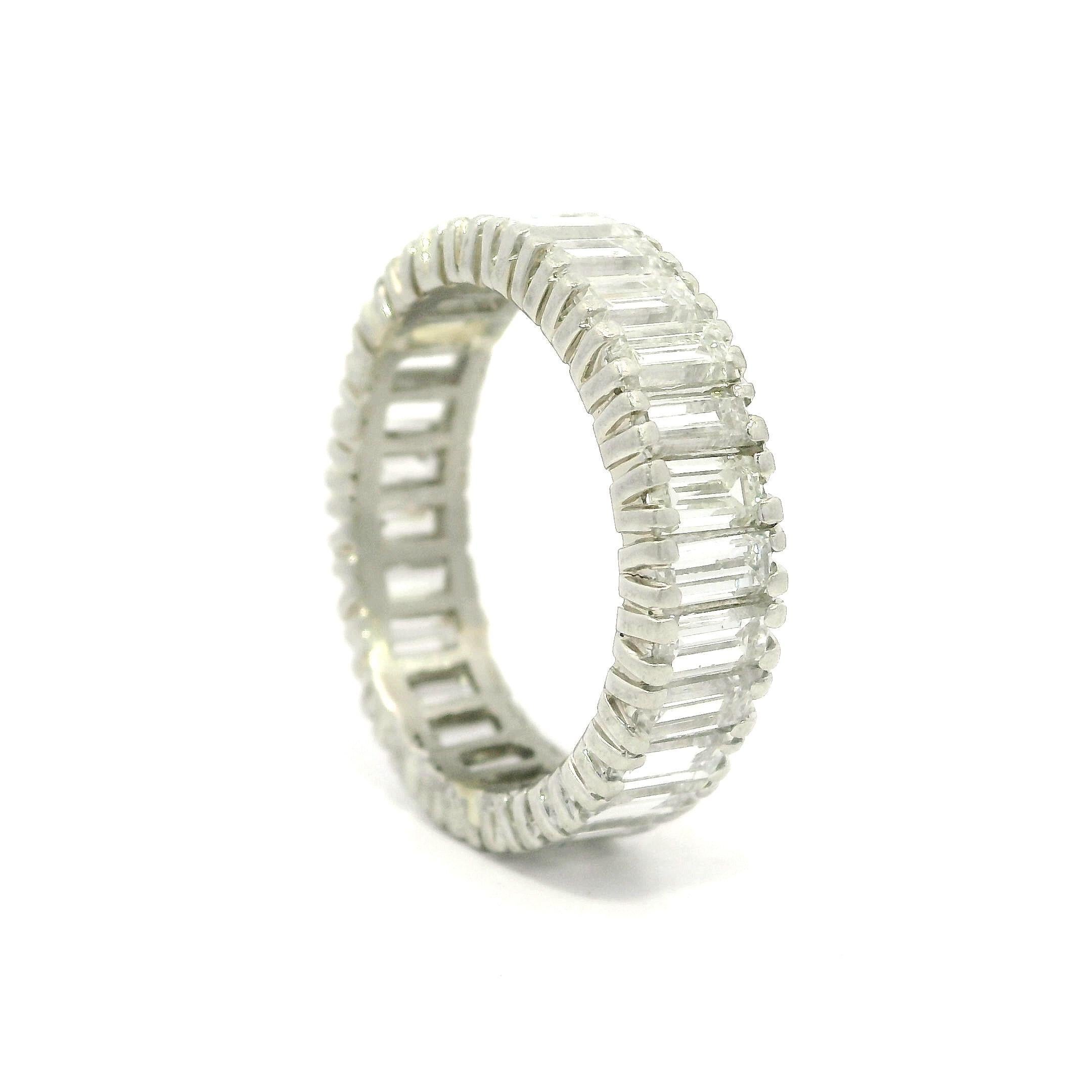 Anello di platino antico con diamanti baguette eternità 3.50ct sz6.5 in vendita 1