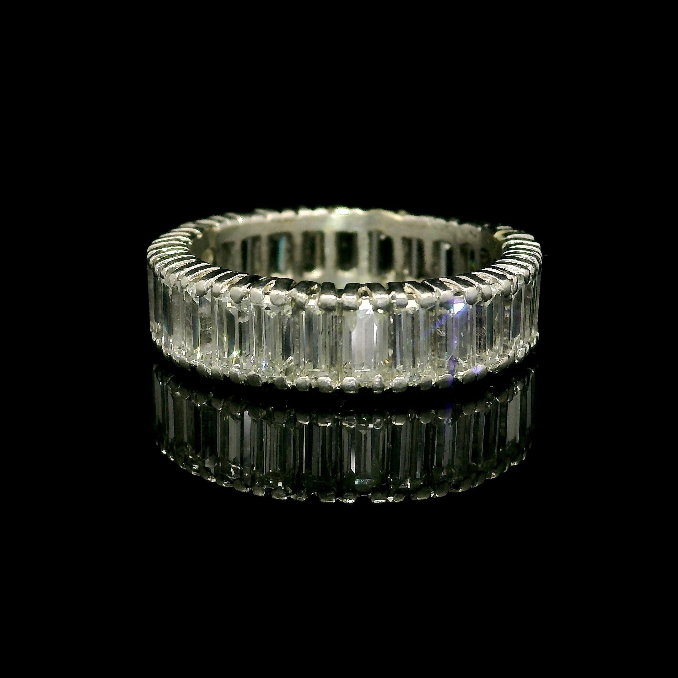 Anello di platino antico con diamanti baguette eternità 3.50ct sz6.5 in vendita 2