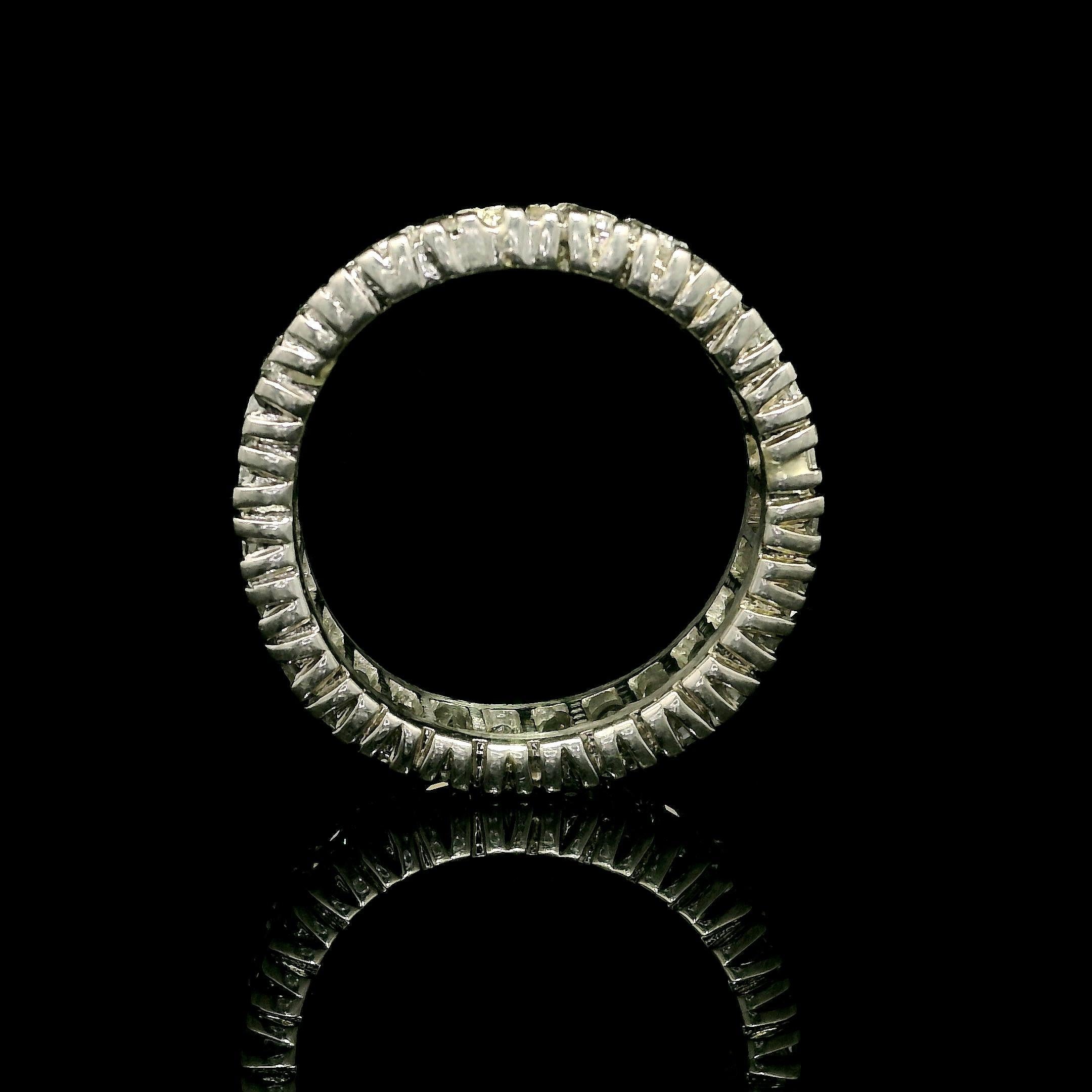 Anello di platino antico con diamanti baguette eternità 3.50ct sz6.5 in vendita 3