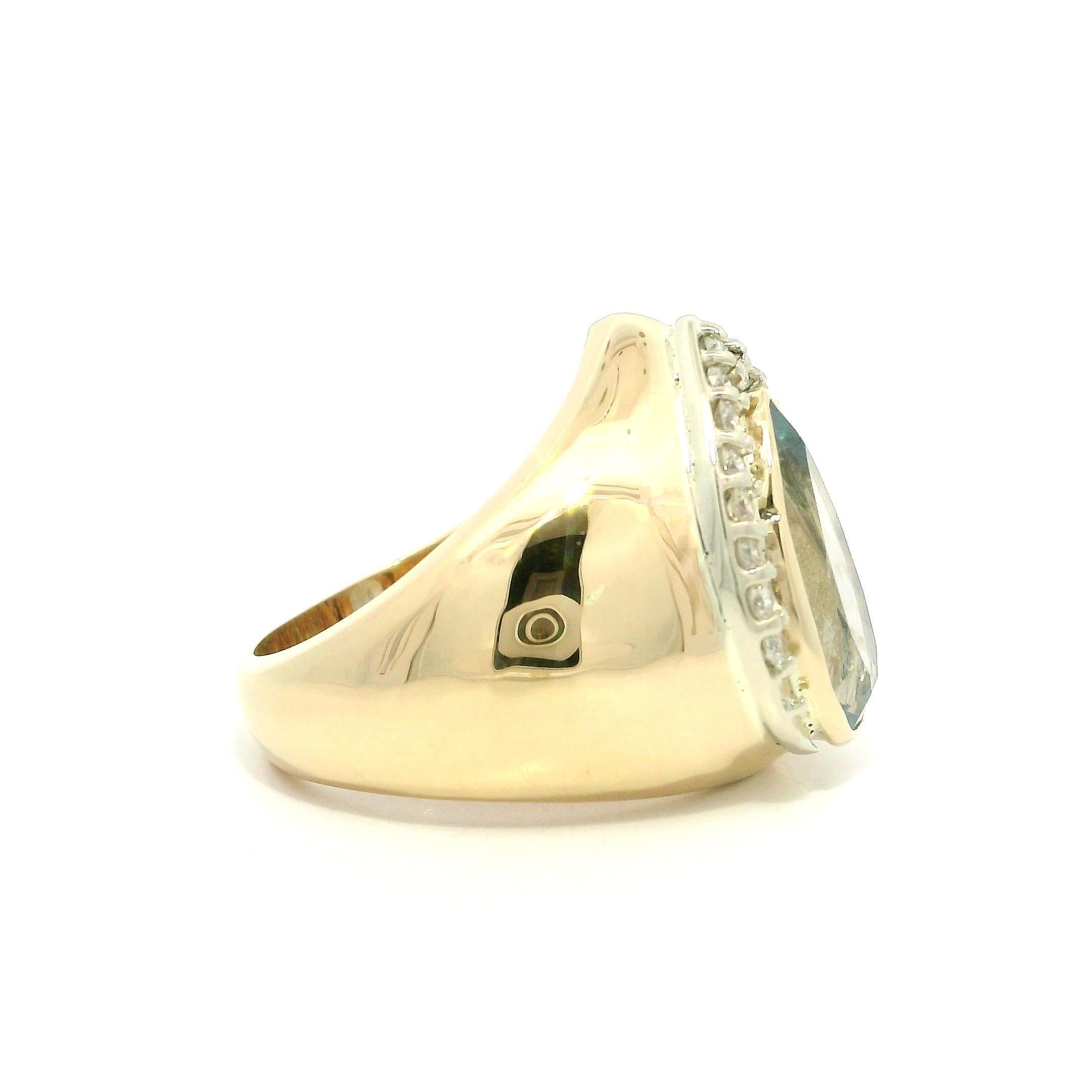 Anillo de cóctel de oro amarillo de 14k con lágrima y bisel engastado con topacio azul y diamantes en venta 1