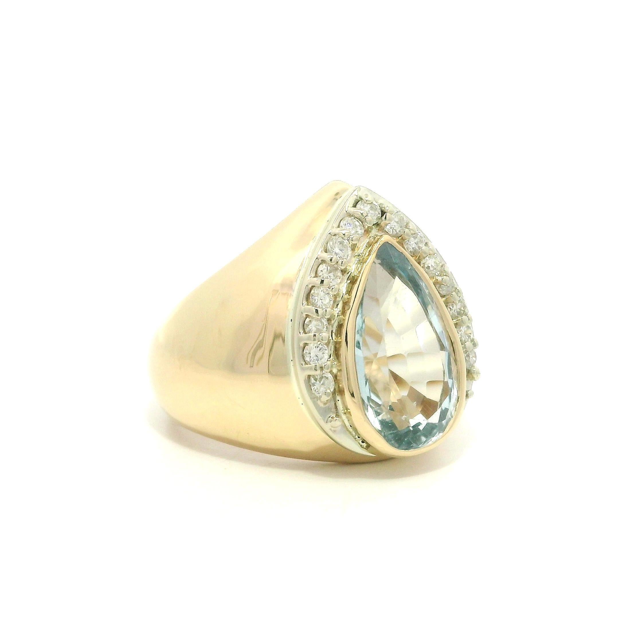 Anillo de cóctel de oro amarillo de 14k con lágrima y bisel engastado con topacio azul y diamantes en venta 8