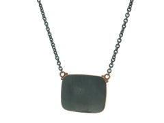 Collana con ciondolo terapeutico in argento e oro con turchese di Lika Behar, con catena regolabile