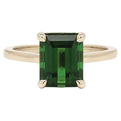 Bague solitaire en or jaune 14 carats, sertie d'une tourmaline verte rectangulaire de 4,76 carats, taille en escalier
