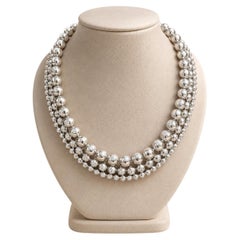 Collier Craig Drake en or blanc 18 carats avec diamants totalisant 5,85 carats, composé de trois rangées de perles de taille dégressive