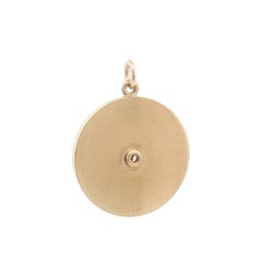 Vintage-Anhänger aus Gelbgold mit Sternmotiv, Pavé-Diamanten und geriffeltem Medaillon mit Guilloché-Verzierung