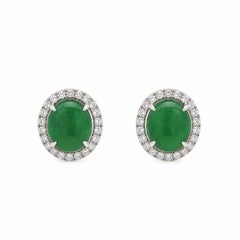 Boucles d'oreilles fines en or blanc 18 carats, avec jade transparent vert pomme et halo de diamants