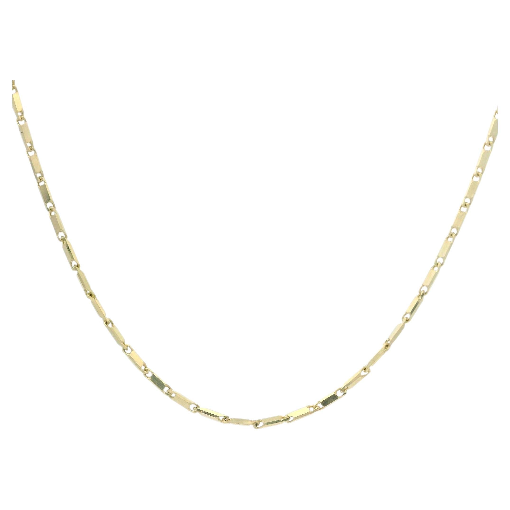 What do I call a flat chain necklace?