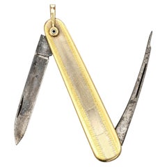 Couteaux anciens de la Meriden Knife Co. Pendentif de collection en or plaqué, en forme de couteau de poche ouvert