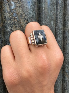 Antique Men's 10k Yellow Gold Black Onyx w/ Diamond Grooved Sides Ring