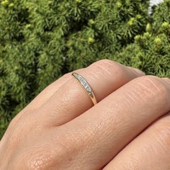 Antiker, klassischer, zierlicher Ring aus 14-karätigem Gelbgold und 18-karätigem Weißgold mit Diamanten im Channel-Setting