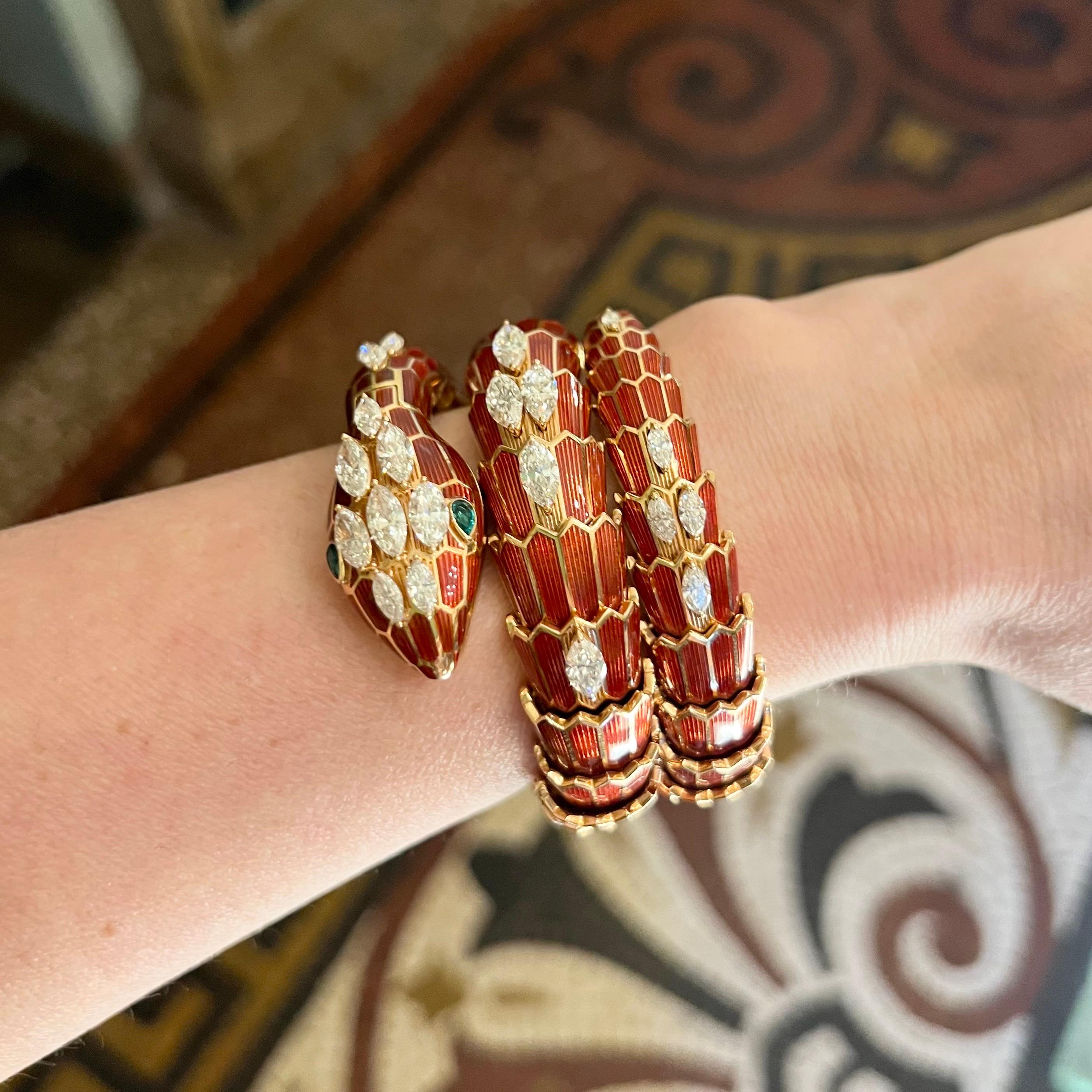Taille Marquise Montre-bracelet pour femme Serpenti en émail, diamants et émeraudes, par Bvlgari en vente