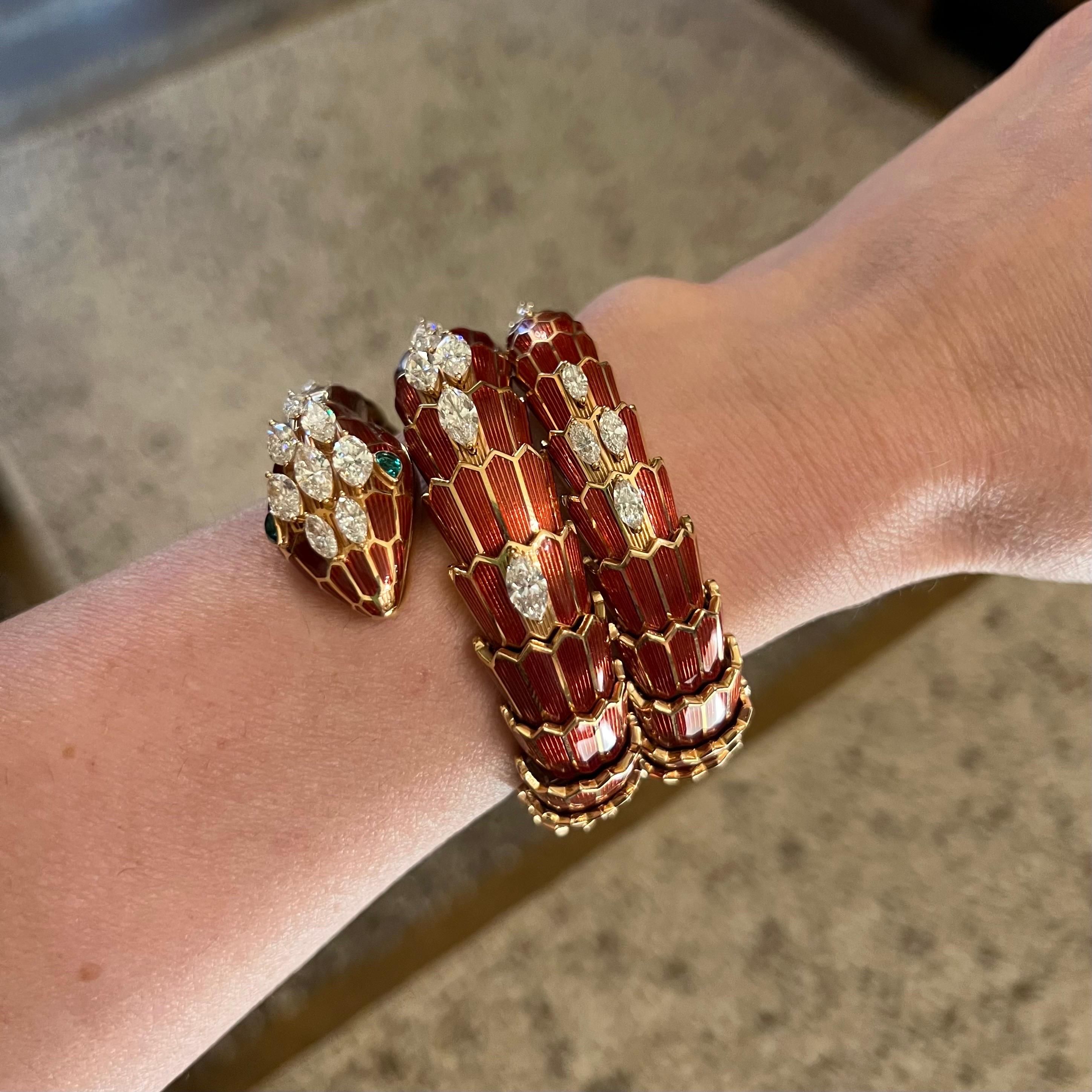 Armband/Damenarmbanduhr „Serpenti“ aus Emaille, Diamant und Smaragd, von Bvlgari im Zustand „Gut“ im Angebot in Zurich, CH