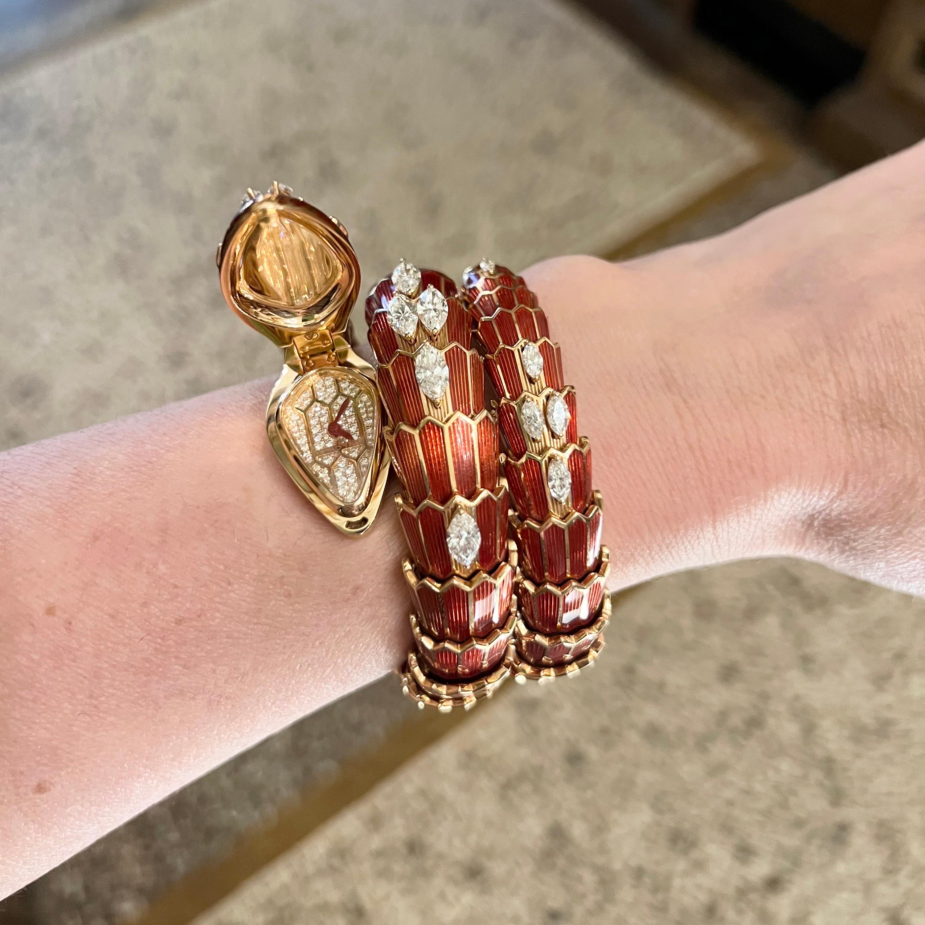 Montre-bracelet pour femme Serpenti en émail, diamants et émeraudes, par Bvlgari Unisexe en vente