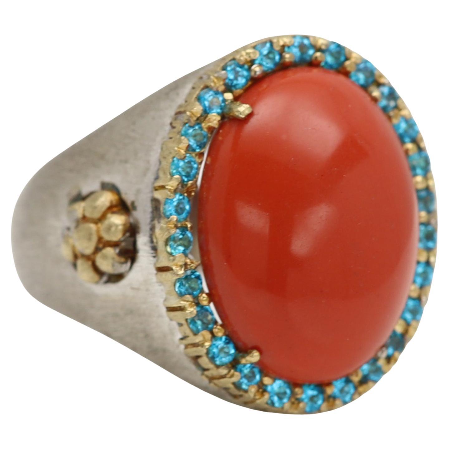 Anello di corallo rosso naturale in argento 925 e oro 18 carati in vendita