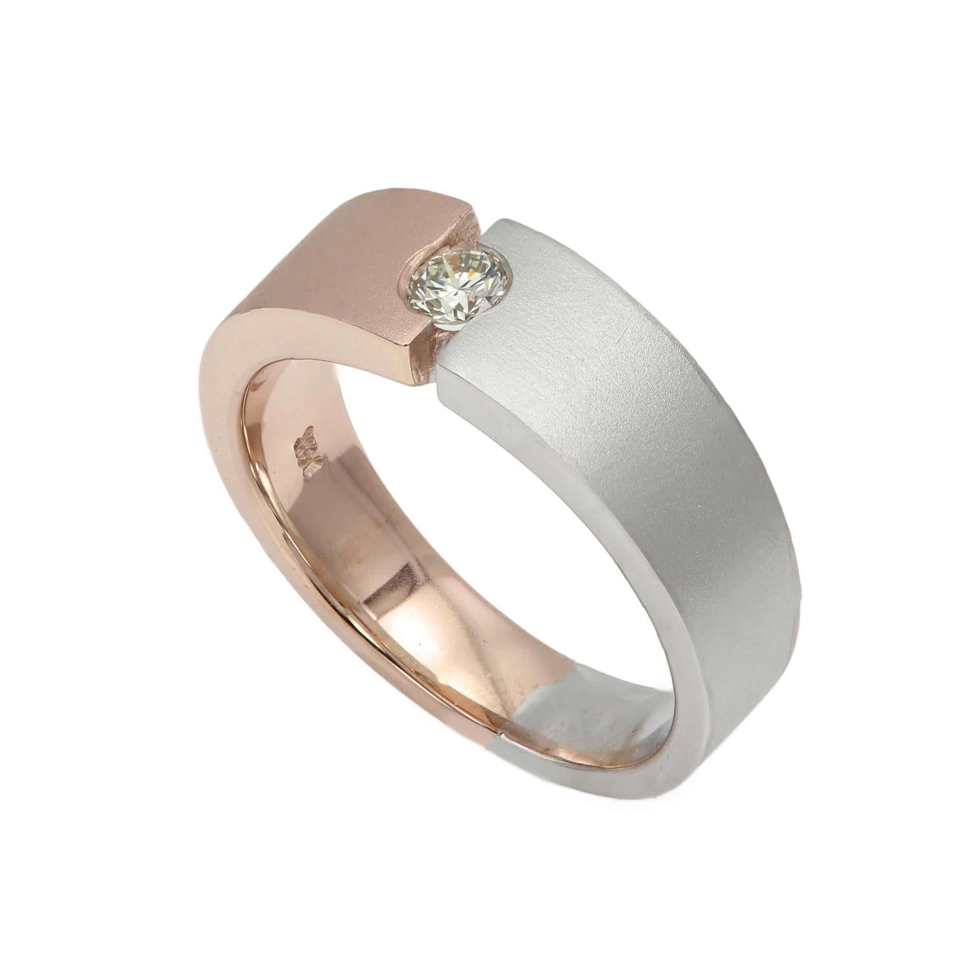 Hombres Anillo de Diamantes 14 Quilates Dos Tonos de Oro Cepillado Banda de Oro Rosa y Blanco para Hombres en Excelente estado para la venta en Brooklyn, NY