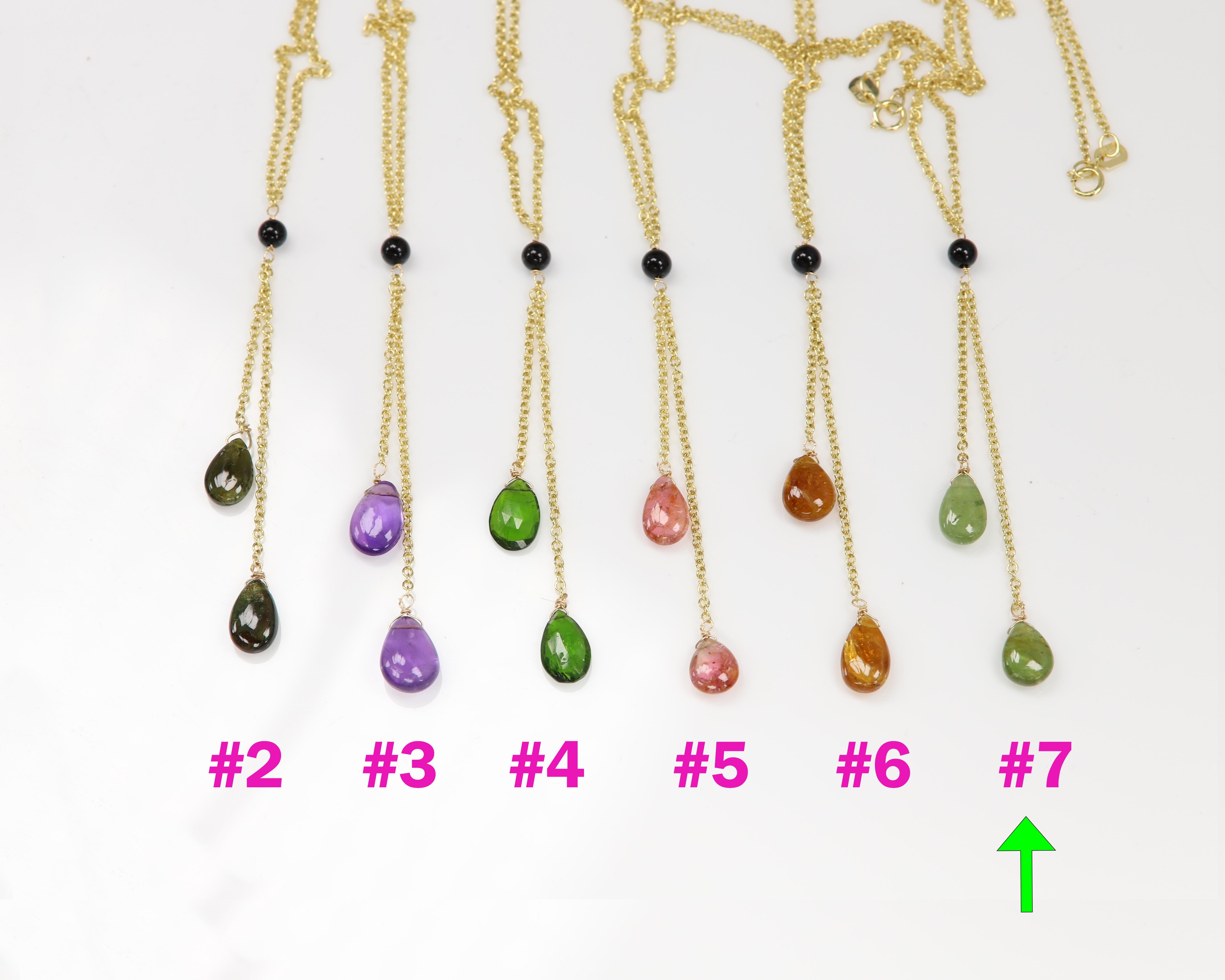 Colores brillantes de piedras preciosas naturales mezcladas
Colgante de mal de ojo made in USA 
Oro amarillo de 14 quilates 2,0 gramos (peso sin la cadena)
Centro aprox. 0,40 quilates de zafiro azul [Ceilán]
Pequeños Diamantes naturales aprox. 0,10