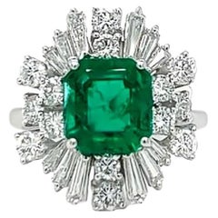 18 Karat Weißgold Kissenschliff Smaragd Diamant Cocktail-Ring