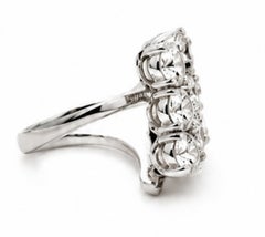 ART DECO Cocktailring aus 18 Karat Weißgold mit Diamanten