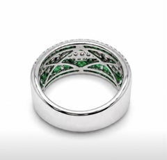 Anillo de banda «TIMELESS» de oro blanco de 18 quilates con esmeraldas y diamantes