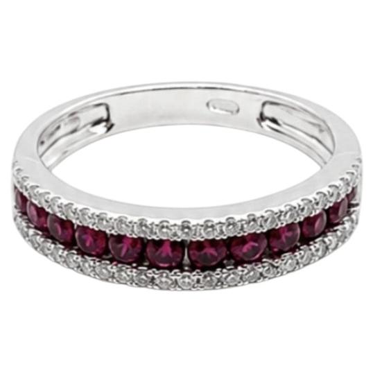 TIMELESS Ring aus 18 Karat Weißgold mit Rubinen und Diamanten