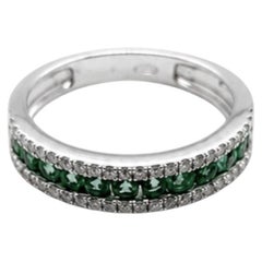 TIMELESS Ring aus 18-karätigem Weißgold mit Smaragden und Diamanten