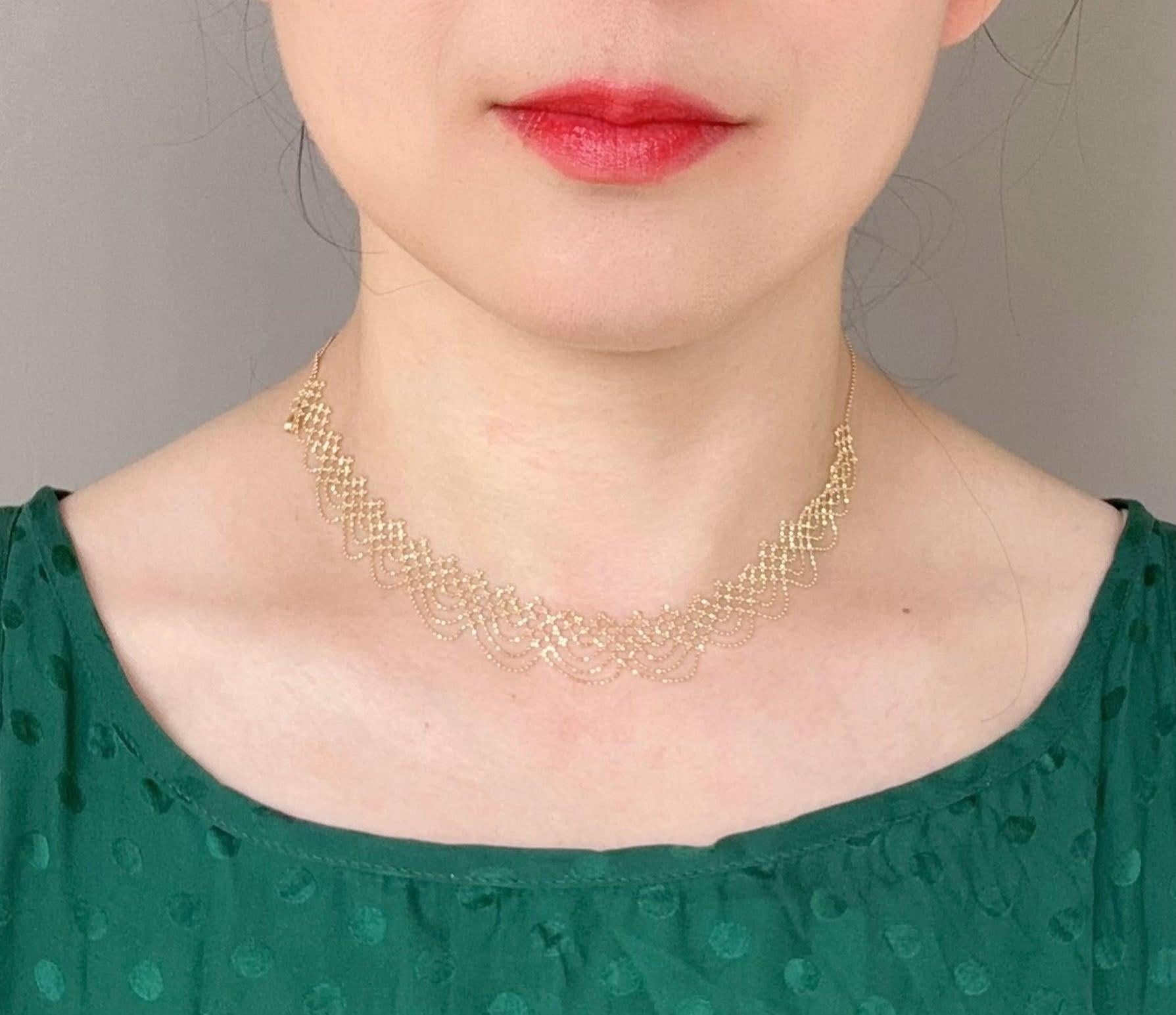 Collana con bordo in pizzo in filigrana d'oro 18K 5,3 g R4577 in vendita 1