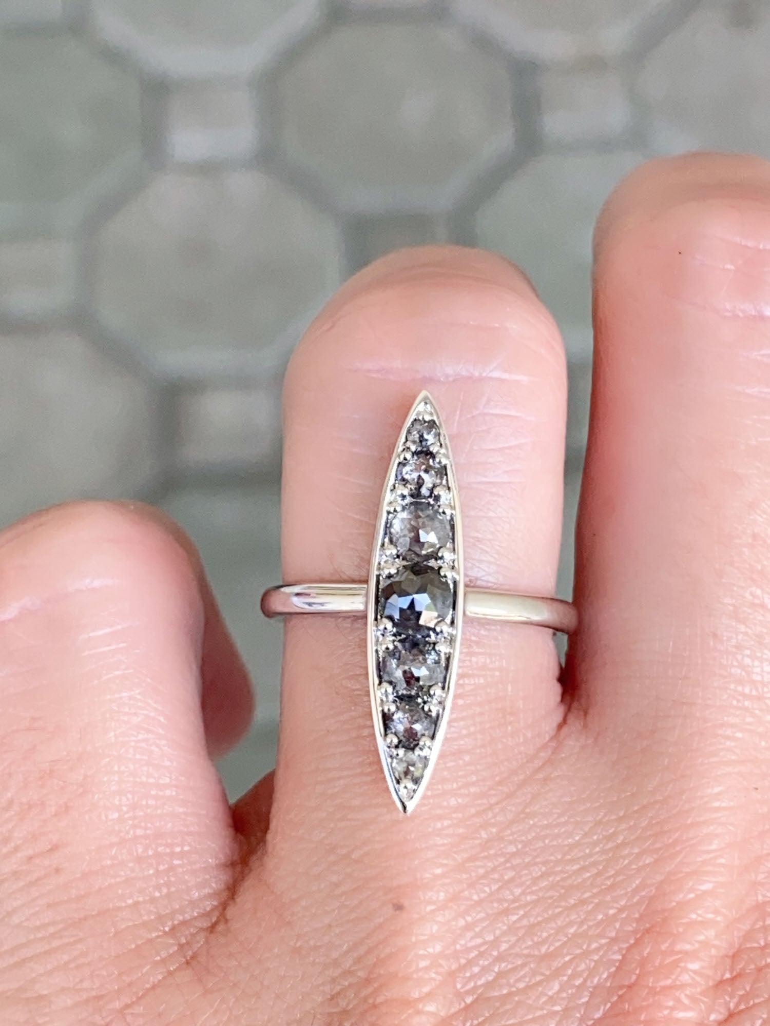 da uomo o donna Anello Navette con Diamante Sale e Pepe 1,24ct Taglio Rosa Oro Bianco 14K R6587 in vendita